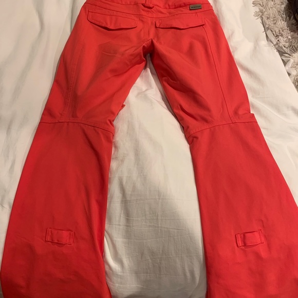 Womens Burton Snowboarding/Ski Snow Pants, Waterproof, New Condition - Picture 3 of 4